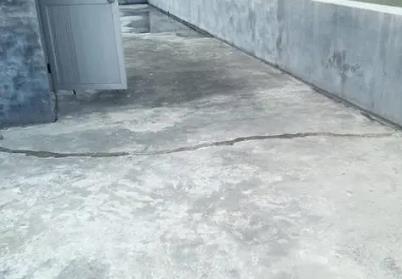 威信楼顶漏水维修公司分享下如何解决卫生间隐蔽部位漏水的问题?